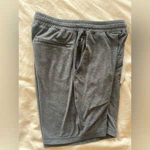Vuori men’s size large Sunday shorts.